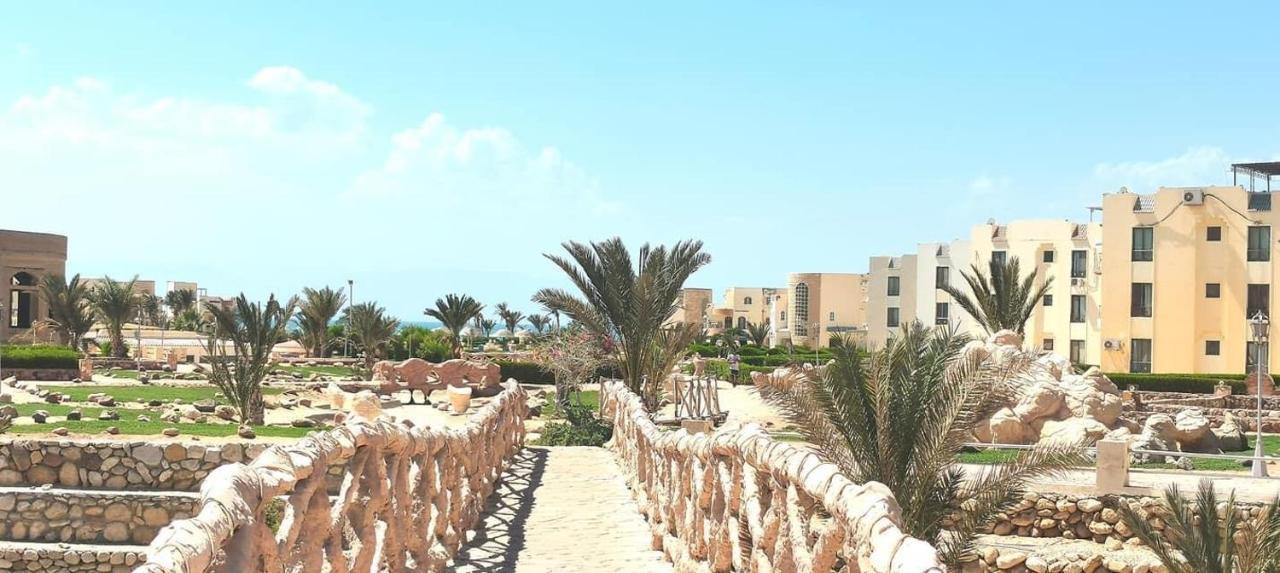 شاليه قرية ريفيرا 1 Rasz Szedr Kültér fotó