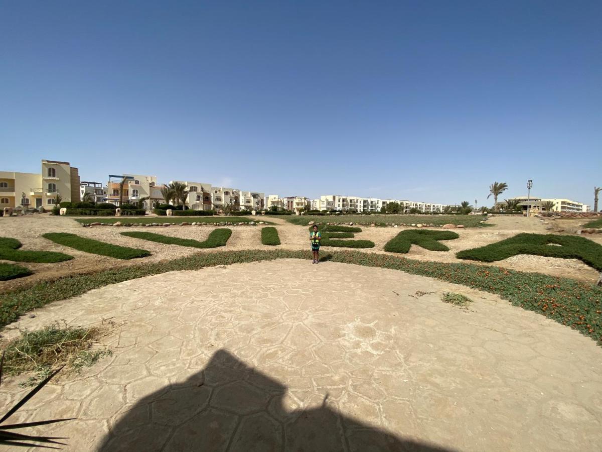 شاليه قرية ريفيرا 1 Rasz Szedr Kültér fotó