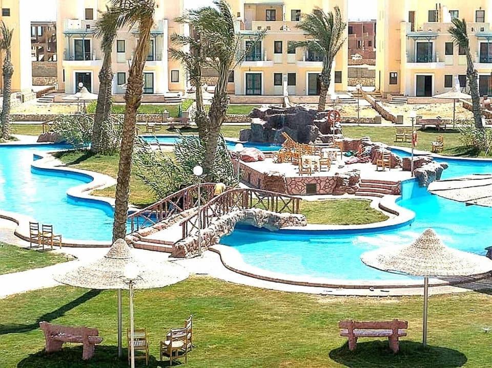 شاليه قرية ريفيرا 1 Rasz Szedr Kültér fotó