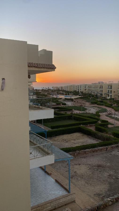 شاليه قرية ريفيرا 1 Rasz Szedr Kültér fotó